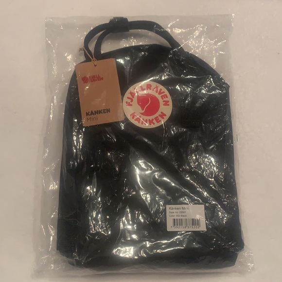 black kanken backpack mini Fjallraven Long shoulder straps that can be adjusted to different back lengths Fjllrven Kanken Mini Backpack -